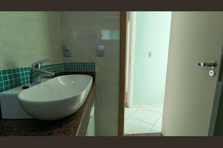 Casa de condomínio à venda com 300m², 3 quartos e 2 vagasBanheiro da Suíte 2