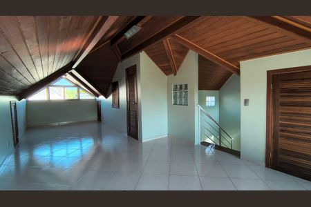 Casa de condomínio à venda com 300m², 3 quartos e 2 vagasSótão