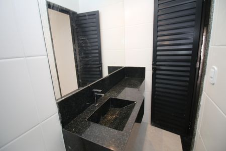 Casa à venda com 320m², 4 quartos e 2 vagasBanheiro 2