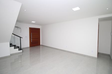 Sala de casa à venda com 4 quartos, 320m² em Jardim Guanabara, Rio de Janeiro