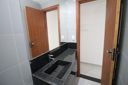 Casa à venda com 320m², 4 quartos e 2 vagasBanheiro 2