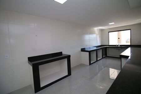 Casa à venda com 320m², 4 quartos e 2 vagasCozinha