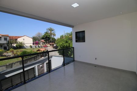 Casa à venda com 320m², 4 quartos e 2 vagasVaranda da Suíte 3