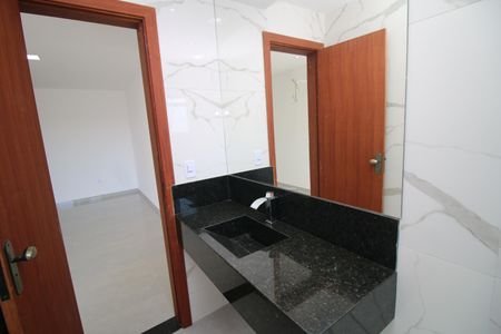 Casa à venda com 320m², 4 quartos e 2 vagasBanheiro da Suíte 2