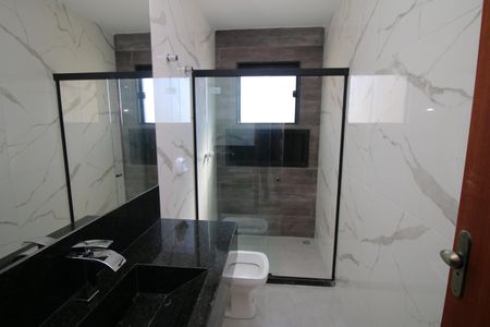 Casa à venda com 320m², 4 quartos e 2 vagasBanheiro da Suíte 1