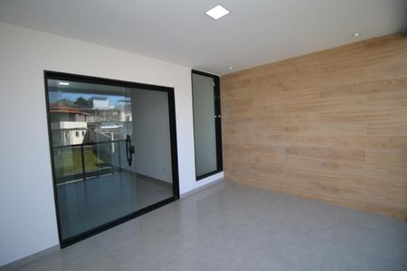 Casa à venda com 320m², 4 quartos e 2 vagasVaranda da Suíte 3