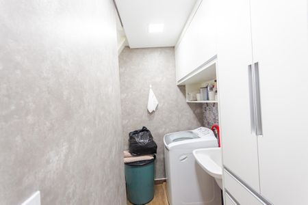 Apartamento à venda com 180m², 3 quartos e 2 vagas Apartamento à venda com 180m², 3 quartos e 2 vagasÁrea de Serviço