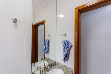 Apartamento à venda com 180m², 3 quartos e 2 vagas Apartamento à venda com 180m², 3 quartos e 2 vagasBanheiro Social