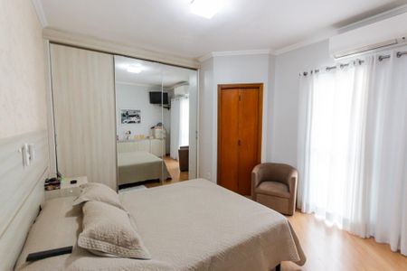 Apartamento à venda com 180m², 3 quartos e 2 vagas Apartamento à venda com 180m², 3 quartos e 2 vagasSuíte