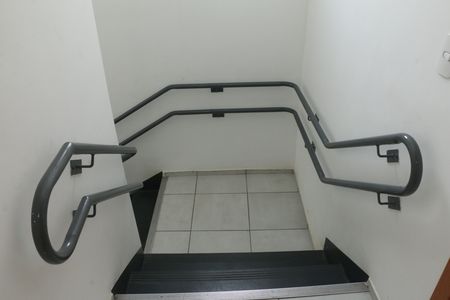Apartamento para alugar com 48m², 2 quartos e sem vagaEscada
