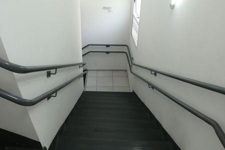 Apartamento para alugar com 48m², 2 quartos e sem vagaEscada