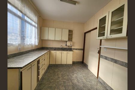 Apartamento à venda com 122m², 4 quartos e 2 vagasCozinha