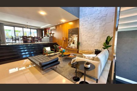 Casa de condomínio à venda com 533m², 4 quartos e 4 vagas Casa de condomínio à venda com 533m², 4 quartos e 4 vagasSala