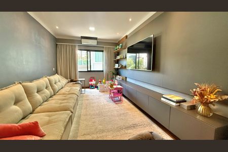 Casa de condomínio à venda com 533m², 4 quartos e 4 vagas Casa de condomínio à venda com 533m², 4 quartos e 4 vagasSala