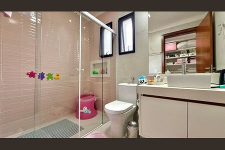 Casa de condomínio à venda com 533m², 4 quartos e 4 vagas Casa de condomínio à venda com 533m², 4 quartos e 4 vagasBanheiro