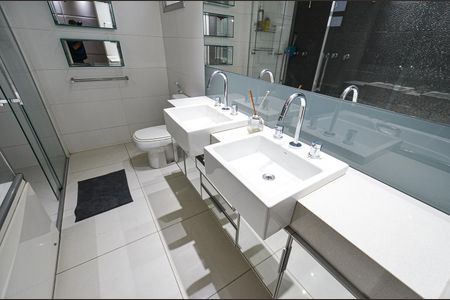 Apartamento à venda com 300m², 3 quartos e 3 vagasBanheiro Suite 2