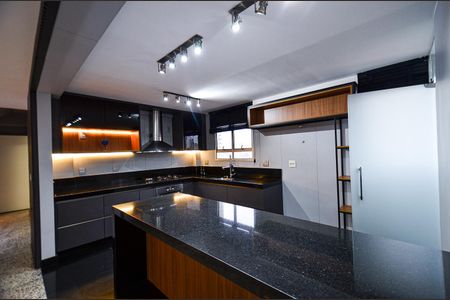 Apartamento à venda com 300m², 3 quartos e 3 vagasCozinha