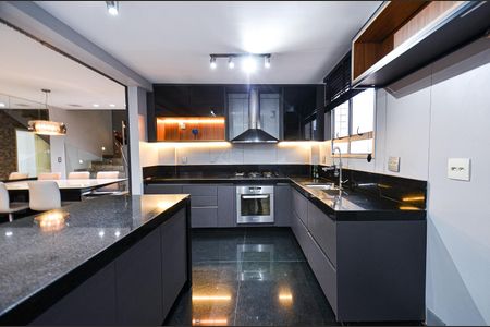 Apartamento à venda com 300m², 3 quartos e 3 vagasCozinha