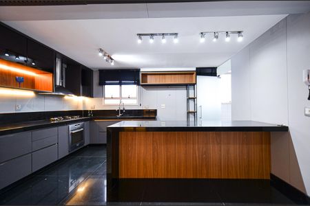 Apartamento à venda com 300m², 3 quartos e 3 vagasCozinha