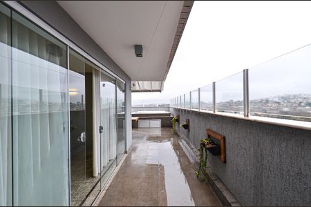 Apartamento à venda com 300m², 3 quartos e 3 vagasCobertura