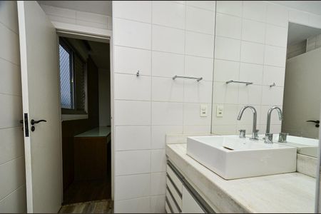 Apartamento à venda com 300m², 3 quartos e 3 vagasBanheiro Suite 1