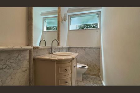 Lavabo de casa para alugar com 4 quartos, 220m² em Vila Madalena, São Paulo