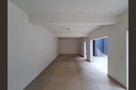 Casa à venda com 300m², 5 quartos e 3 vagas Casa à venda com 300m², 5 quartos e 3 vagasQuintal