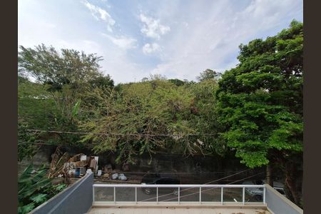 Casa à venda com 300m², 5 quartos e 3 vagas Casa à venda com 300m², 5 quartos e 3 vagasVista Quarto