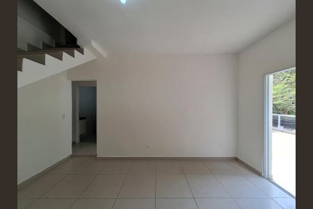 Casa à venda com 300m², 5 quartos e 3 vagas Casa à venda com 300m², 5 quartos e 3 vagasSala