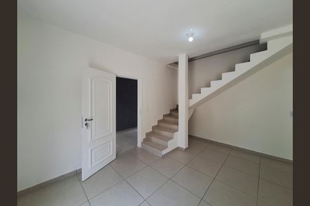 Casa à venda com 300m², 5 quartos e 3 vagas Casa à venda com 300m², 5 quartos e 3 vagasSala