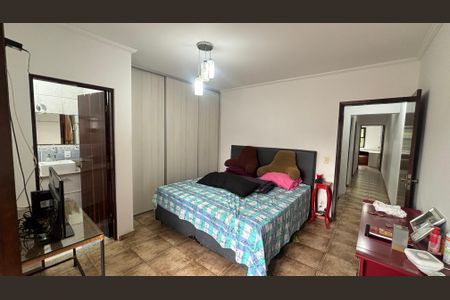 Casa à venda com 200m², 3 quartos e 4 vagas Casa à venda com 200m², 3 quartos e 4 vagasSuite