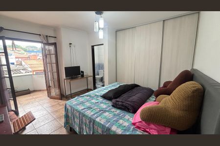 Casa à venda com 200m², 3 quartos e 4 vagas Casa à venda com 200m², 3 quartos e 4 vagasSuite