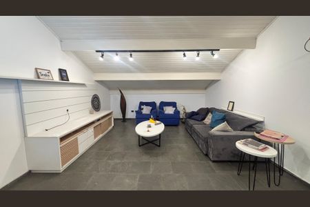 Casa à venda com 200m², 3 quartos e 4 vagas Casa à venda com 200m², 3 quartos e 4 vagasSótão