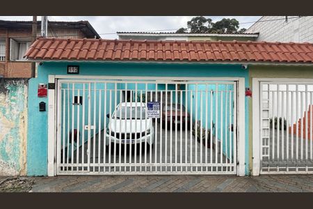 Casa à venda com 200m², 3 quartos e 4 vagas Casa à venda com 200m², 3 quartos e 4 vagasFachada