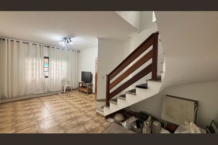 Casa à venda com 200m², 3 quartos e 4 vagas Casa à venda com 200m², 3 quartos e 4 vagasSala