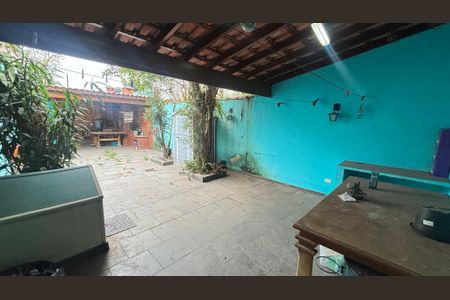 Casa à venda com 200m², 3 quartos e 4 vagas Casa à venda com 200m², 3 quartos e 4 vagasQuintal