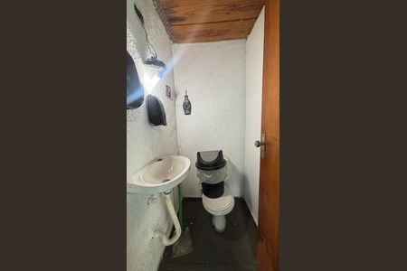 Casa à venda com 200m², 3 quartos e 4 vagas Casa à venda com 200m², 3 quartos e 4 vagas Banheiro externo