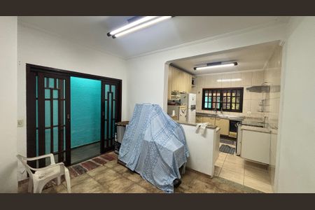 Casa à venda com 200m², 3 quartos e 4 vagas Casa à venda com 200m², 3 quartos e 4 vagasCozinha