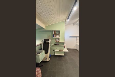 Casa à venda com 200m², 3 quartos e 4 vagas Casa à venda com 200m², 3 quartos e 4 vagasSótão