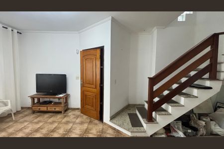 Casa à venda com 200m², 3 quartos e 4 vagas Casa à venda com 200m², 3 quartos e 4 vagasSala