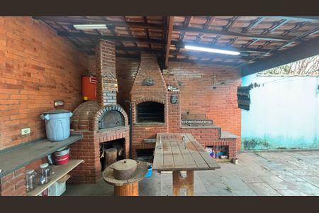 Casa à venda com 200m², 3 quartos e 4 vagas Casa à venda com 200m², 3 quartos e 4 vagasQuintal