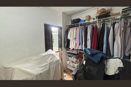 Casa à venda com 200m², 3 quartos e 4 vagas Casa à venda com 200m², 3 quartos e 4 vagasQuarto 2