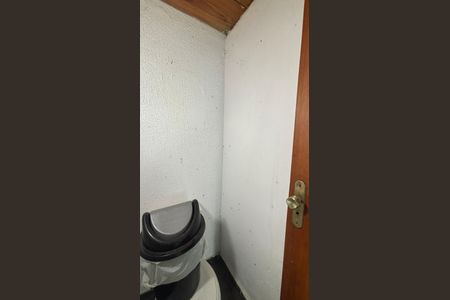 Casa à venda com 200m², 3 quartos e 4 vagas Casa à venda com 200m², 3 quartos e 4 vagas Banheiro externo