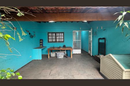 Casa à venda com 200m², 3 quartos e 4 vagas Casa à venda com 200m², 3 quartos e 4 vagasQuintal