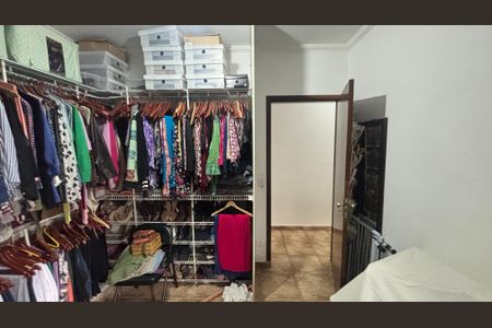 Casa à venda com 200m², 3 quartos e 4 vagas Casa à venda com 200m², 3 quartos e 4 vagasQuarto 2