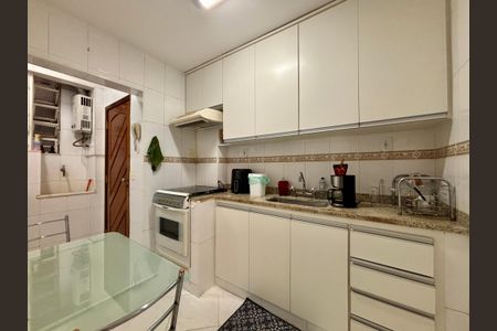 Apartamento à venda com 73m², 2 quartos e sem vagaCozinha