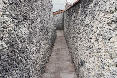 Casa à venda com 173m², 2 quartos e 1 vaga Casa à venda com 173m², 2 quartos e 1 vagaEscada externa