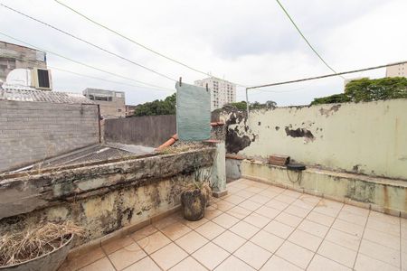 Casa à venda com 173m², 2 quartos e 1 vaga Casa à venda com 173m², 2 quartos e 1 vagaVaranda