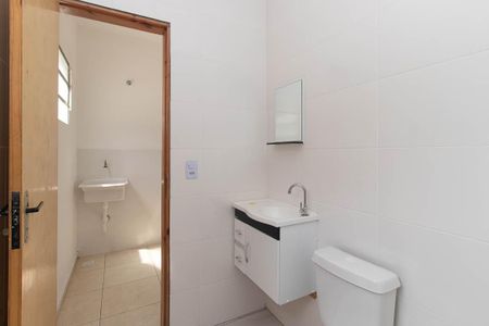 Banheiro de apartamento para alugar com 2 quartos, 58m² em Jardim Palmira, Guarulhos