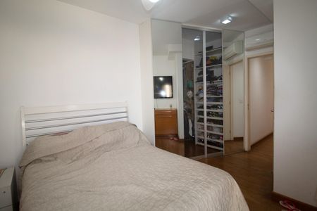 Apartamento à venda com 139m², 3 quartos e 3 vagasSuíte 2